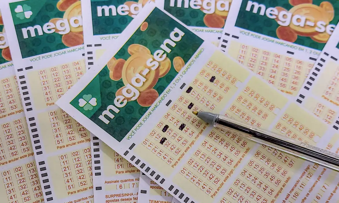 Prepare-se para o sorteio da Mega-Sena com prêmio acumulado de R$ 7,5 milhões. Acompanhe ao vivo! - Foto: Rafa Neddermeyer/Agência Brasil