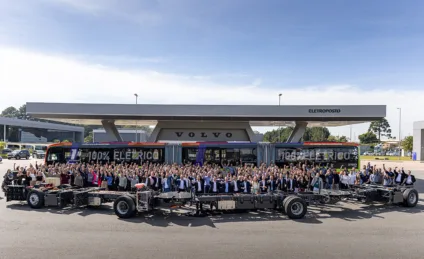 Volvo inicia a produção de ônibus biarticulados e articulados elétricos