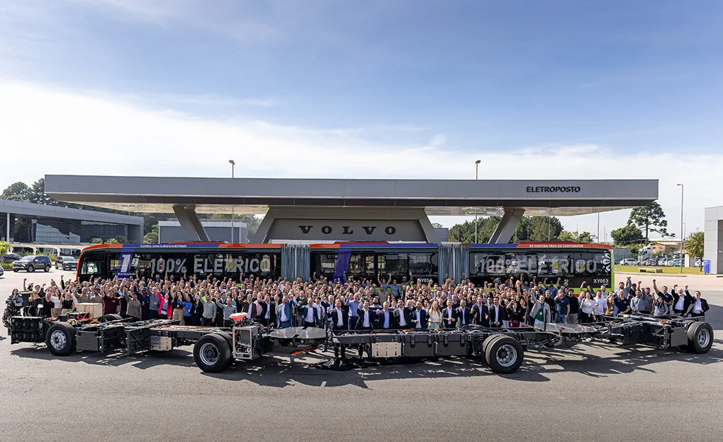 Volvo inicia a produção de ônibus biarticulados e articulados elétricos Volvo inicia a produção de ônibus biarticulados e articulados elétricos