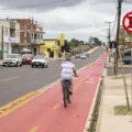 Descubra como a implantação de ciclovias pode transformar a mobilidade em Cascavel e as reações da comunidade - Foto: Flavio Ulsenheimer/Assessoria CMC
