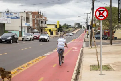 Descubra como a implantação de ciclovias pode transformar a mobilidade em Cascavel e as reações da comunidade - Foto: Flavio Ulsenheimer/Assessoria CMC