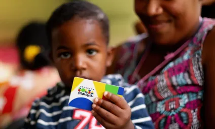 Descubra como o Bolsa Família está beneficiando 20,4 milhões de famílias no Brasil com pagamentos de maio - Foto: Lyon Santos/ MDS