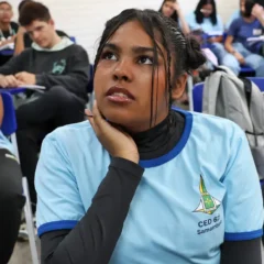 Saiba mais sobre o programa Pé-de-meia e o pagamento da quarta parcela aos alunos do ensino médio nascidos em novembro e dezembro - Foto: Antônio Cruz/Agência Brasil