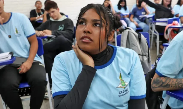Saiba mais sobre o programa Pé-de-meia e o pagamento da quarta parcela aos alunos do ensino médio nascidos em novembro e dezembro - Foto: Antônio Cruz/Agência Brasil
