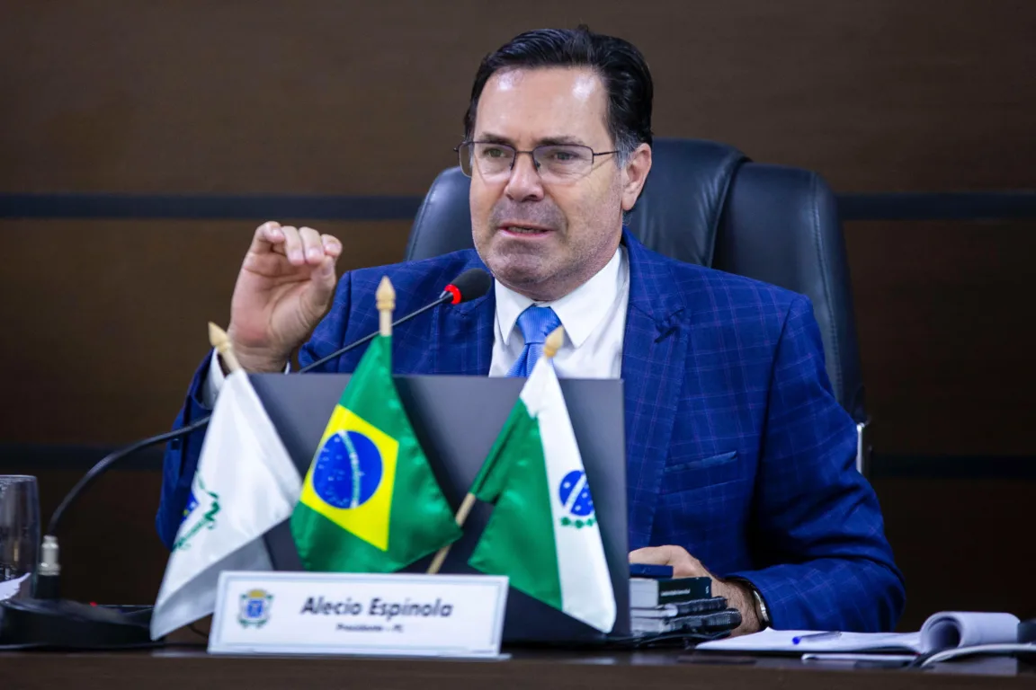 Saiba como Alécio Espínola lida com os desafios da nova gestão, enquanto o TCE aprova suas contas de 2024 sem ressalvas - Foto: Assessoria Saiba como Alécio Espínola lida com os desafios da nova gestão, enquanto o TCE aprova suas contas de 2024 sem ressalvas - Foto: Assessoria