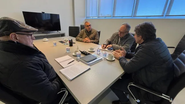 Costenaro, Elias Zydek, Alci Rotta Junior e Danilo Vendrusculo durante reunião na Acifi
