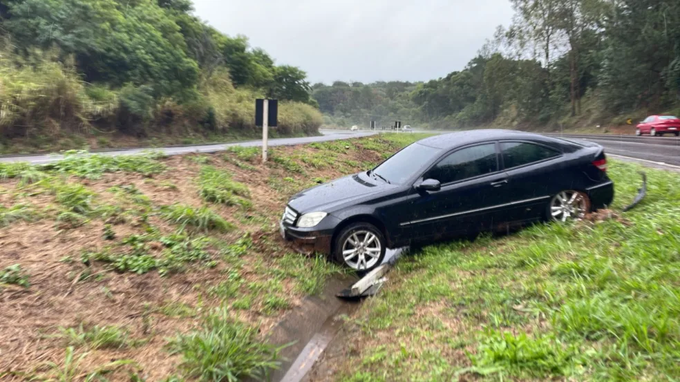 Um forte temporal em Cascavel causou um acidente na BR-163, mas ninguém se feriu. Confira os detalhes do incidente - Foto: SOT