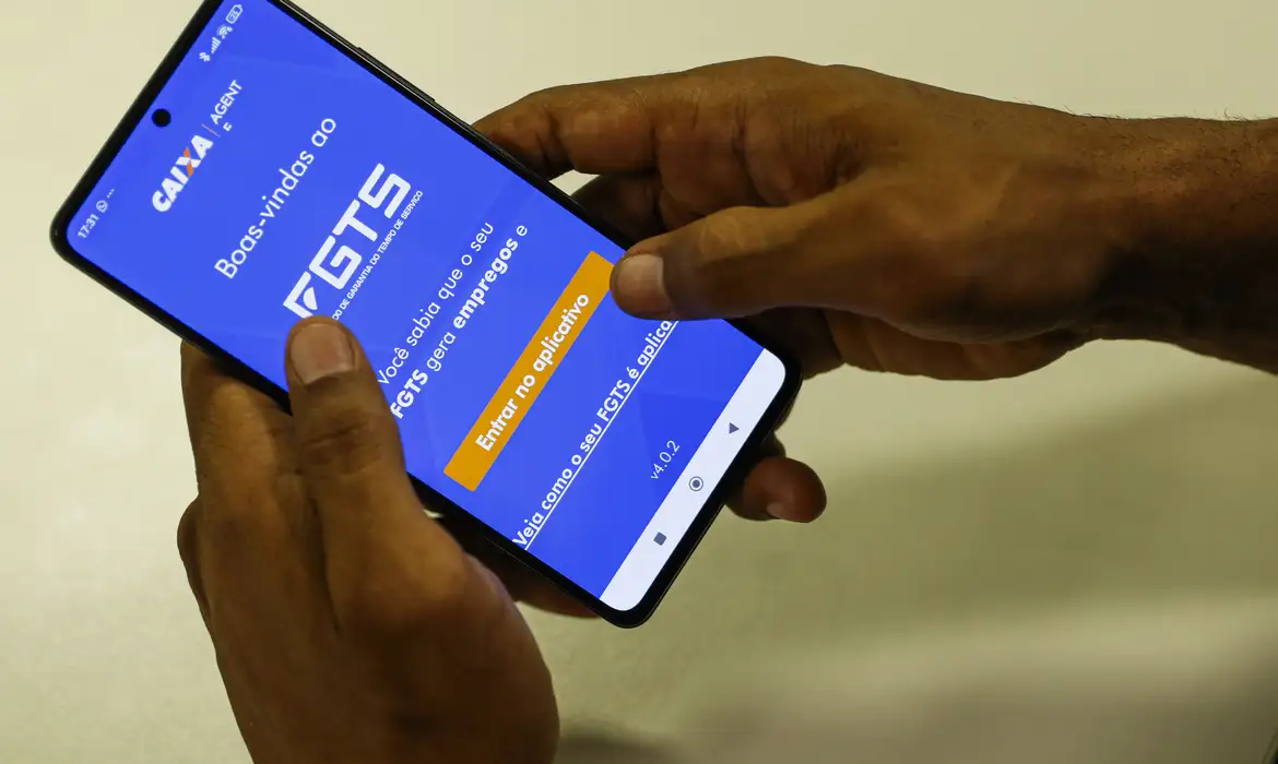 Saiba tudo sobre o saque-aniversário do FGTS no Brasil e como trabalhadores que foram demitidos podem acessar seus fundos - Foto: Joédson Alves/Agência Brasil Saiba tudo sobre o saque-aniversário do FGTS no Brasil e como trabalhadores que foram demitidos podem acessar seus fundos - Foto: Joédson Alves/Agência Brasil