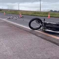 Motociclista morre em colisão com carreta na BR-369
