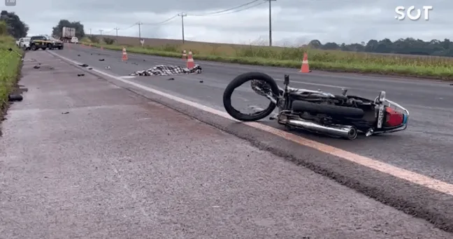 Motociclista morre em colisão com carreta na BR-369