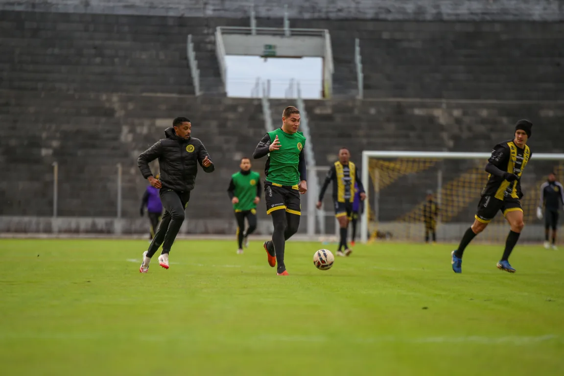 Durante a semana, a Serpente treinou no gramado do Olímpico, palco do jogo deste sábado - Foto: Assessoria