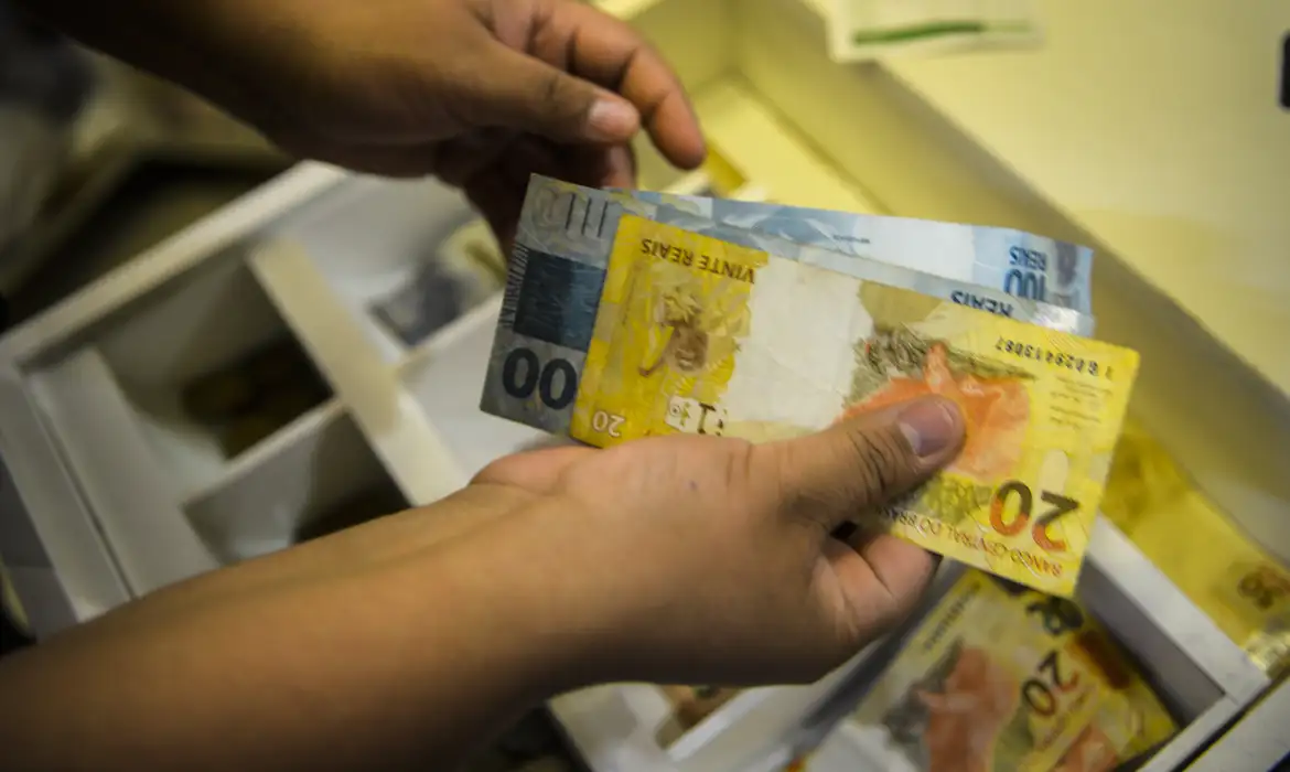Saiba mais sobre a previsão de crescimento da economia do Brasil em 2025 e as expectativas do mercado financeiro - Foto: Marcello Casal Jr/Agência Brasil