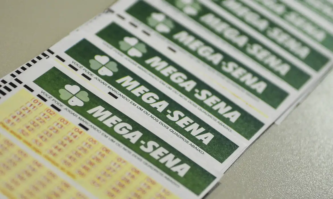 Descubra tudo sobre o sorteio da Mega-Sena: prêmio acumulado de R$ 110 milhões e como participar até as 19h - Foto: Marcello Casal Jr/Agência Brasil