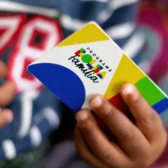 Descubra como a Caixa Econômica Federal inicia os pagamentos do Bolsa Família em junho para 20,5 milhões de famílias - Foto: Lyon Santos/ MDS