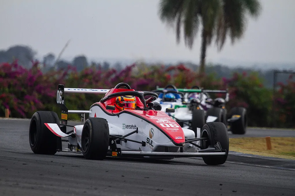 Guilherme Moleiro enfrentou problemas com o câmbio de seu carro na estreia na Fórmula Delta - Foto: Divulgação Guilherme Moleiro enfrentou problemas com o câmbio de seu carro na estreia na Fórmula Delta - Foto: Divulgação