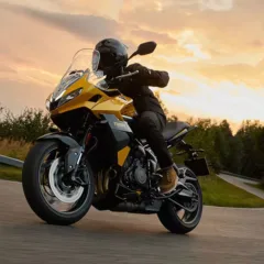 Conheça a Triumph Tiger Sport 800, a moto que une potência e conforto para o uso urbano e viagens longas - Foto: Divulgação