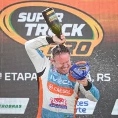 Acompanhe a vitória de Wellington Cirino e os detalhes emocionantes da corrida 2 da Copa Truck com carros de alta performance - Foto: Divulgação