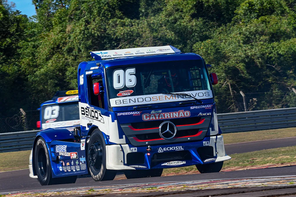 Túlio Bendo venceu as etapas de Interlagos e Rivera e lidera a categoria GT Truck com uma vantagem de 30 pontos para o vice-líder - Foto: Tiago Soares/Divulgação Túlio Bendo venceu as etapas de Interlagos e Rivera e lidera a categoria GT Truck com uma vantagem de 30 pontos para o vice-líder - Foto: Tiago Soares/Divulgação