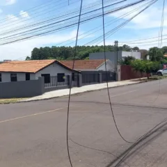 Entenda o problema dos cabos em Cascavel e as consequências para a segurança pública e a poluição visual da cidade - Foto: Luiz F. Max/SOT