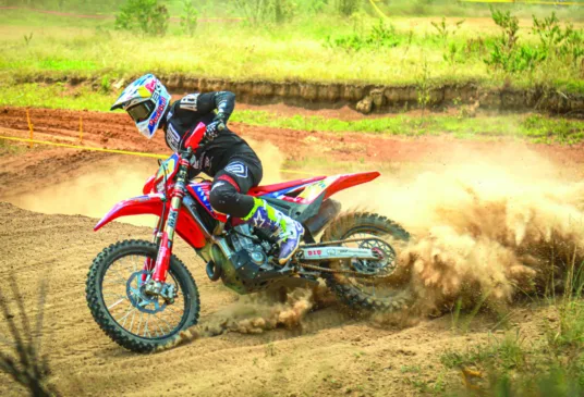 Descubra as novidades do Campeonato Brasileiro de Enduro em Itajaí. Acompanhe os melhores pilotos e suas categorias - Foto: Divulgação 