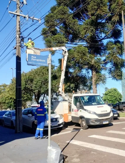 Saiba mais sobre a operação de fiação em Cascavel que busca organizar o cabeamento aéreo e retirar fios irregulares - Foto: Divulgação