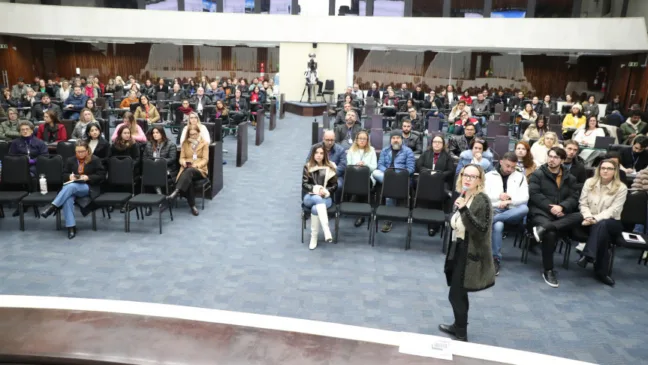 O curso de capacitação foi promovido pela Escola do Legislativo com o objetivo de apresentar as funcionalidades da plataforma e aprimorar o desempenho nas atividades administrativas.
Créditos: Valdir Amaral/Alep O curso de capacitação foi promovido pela Escola do Legislativo com o objetivo de apresentar as funcionalidades da plataforma e aprimorar o desempenho nas atividades administrativas.
Créditos: Valdir Amaral/Alep