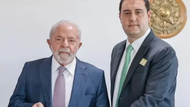 Descubra as implicações das eleições de 2026 no Brasil, com Ratinho Junior empatado com Lula em cenários eleitorais futuros - Foto: Cláudio Kbene/PR