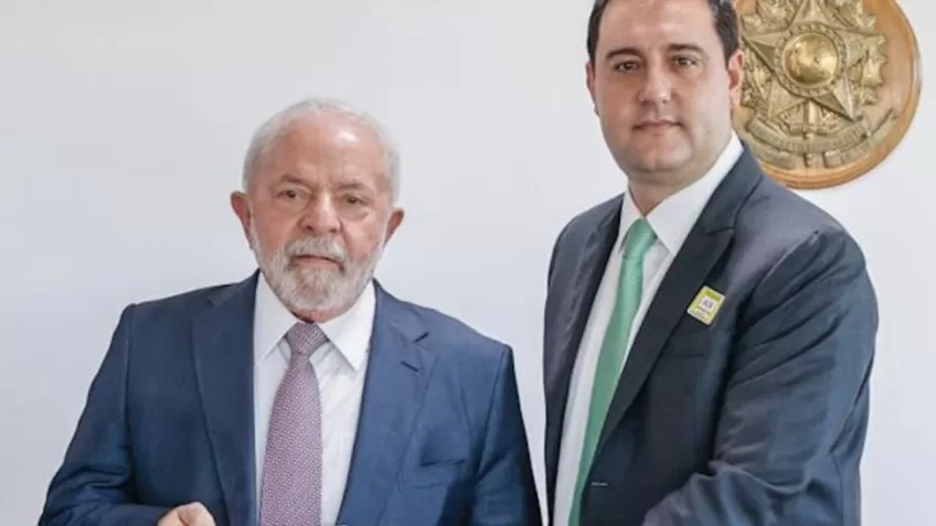 Descubra as implicações das eleições de 2026 no Brasil, com Ratinho Junior empatado com Lula em cenários eleitorais futuros - Foto: Cláudio Kbene/PR