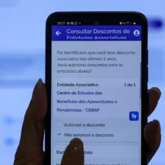 Aposentados podem verificar mensalidades associativas relacionadas à Economia nas agências dos Correios a partir de 16 de outubro - Foto:  Joédson Alves/Agência Brasil
