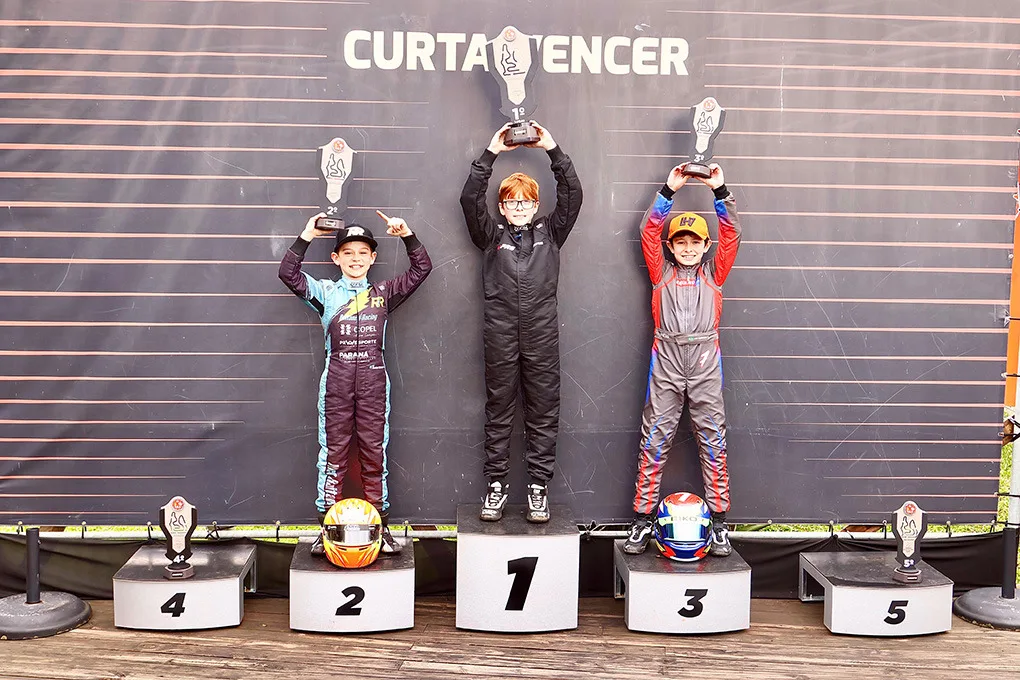Nicolas Raitani (vice-campeão), Higor Becker (campeão) e Luís Costa (terceiro colocado) formaram o pódio da categoria Cadete - Foto: Divulgação

