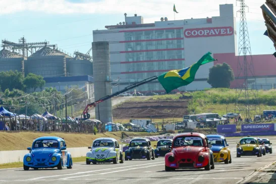 Fique por dentro dos Automóveis e a emoção da 2ª etapa da Fórmula Fusca Brasil no Autódromo Orlando Moura - Foto: Lu Flores 