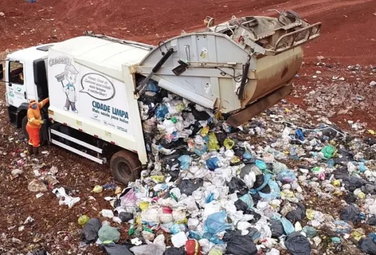 Entenda o impasse do contrato de limpeza urbana em Cascavel e a suspensão do TCE-PR por possíveis irregularidades - Foto: Reprodução