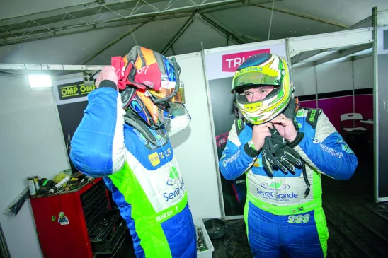 Os irmãos Léo e Lutiane Soares realizaram o sonho de competir em dupla no Turismo Nacional na etapa de Cascavel - Foto: Divulgação