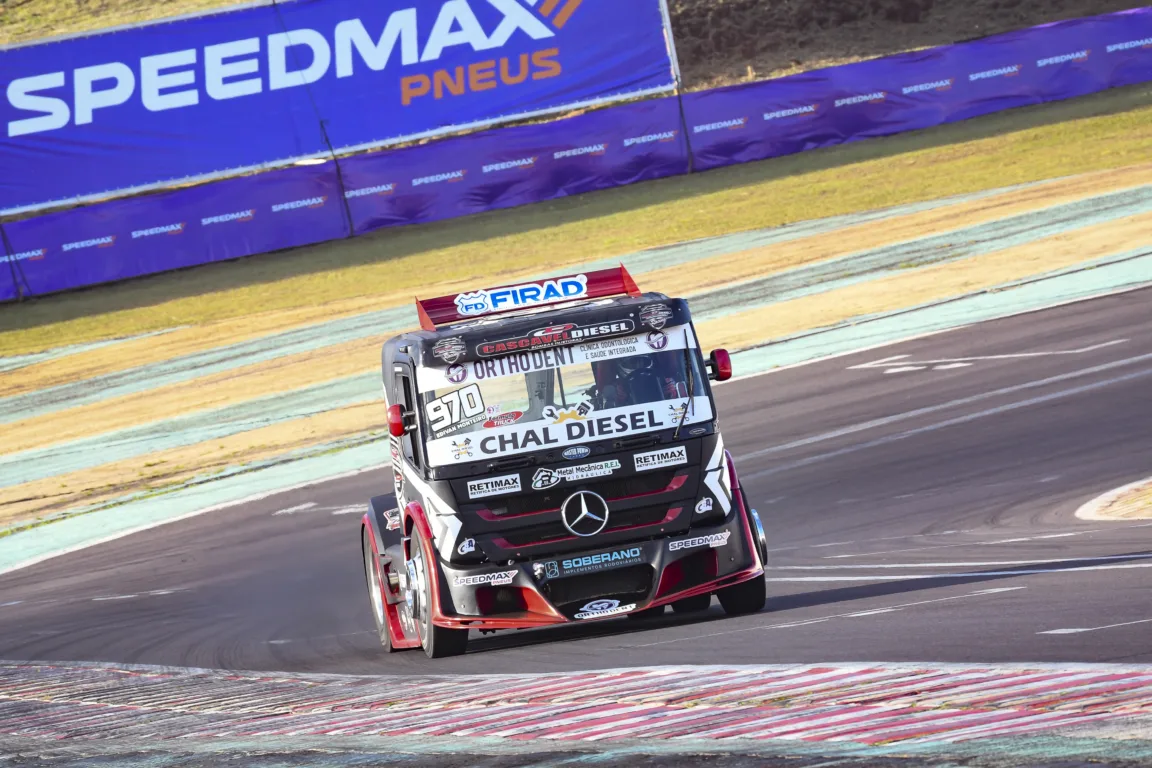 Edivan Monteiro espera levar se4u Mercedes-Benz até a bandeirada final neste domingo, em Campo Grande - Foto: Tiago Soares