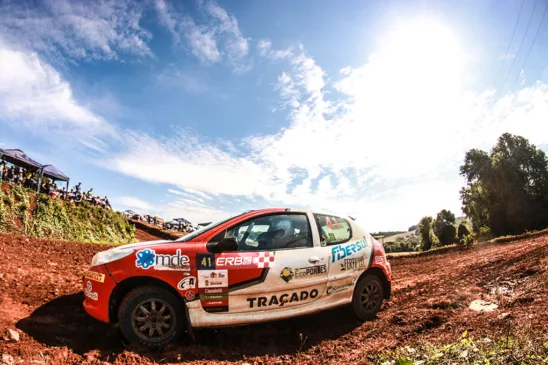 A dupla Alexandre Blume e Evandro Frigo, de Nova Prata, defenderá a liderança da categoria Rally 5 Light - Foto:
 Edson Castro/Divulgação