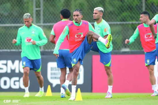 A Seleção Brasileira de futebol enfrenta o Equador em uma partida crucial das Eliminatórias. Saiba mais sobre o Brasil! - Foto: CBF