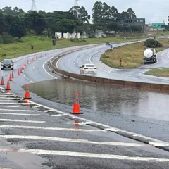 Entenda a situação em Cascavel após o forte temporal. A PRC-467 está interditada e novos desvios foram estabelecidos - Foto: SOT