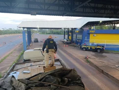 Descubra a história por trás da apreensão de 600 mil maços de cigarros pela PRF na BR-163 nesta quarta-feira - Foto: PRF