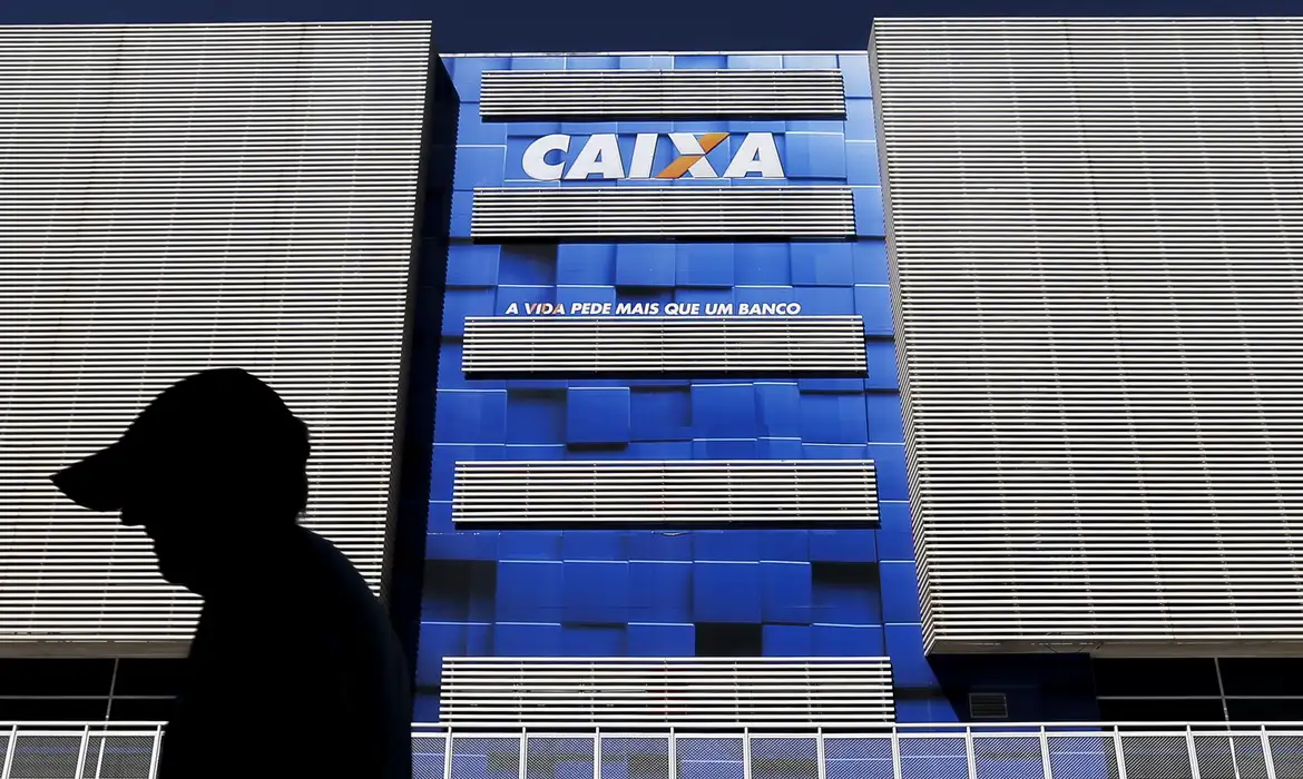 Saiba tudo sobre o saque-aniversário do FGTS: quem recebe, valores, e o impacto para os trabalhadores no Brasil - Foto: Marcelo Camargo/Agência Brasil