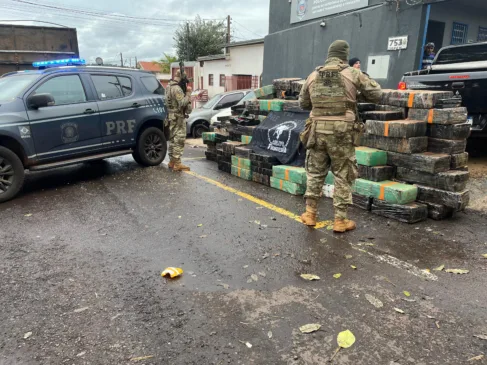 Polícia Rodoviária Federal apreende 3.570 kg de maconha em São Pedro do Iguaçu. Motorista foi preso em flagrante - Foto: PRF