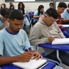 Saiba tudo sobre o Programa Pé-de-Meia e a quinta parcela de R$ 200 para alunos do ensino médio nesta quarta-feira - Foto: Antônio Cruz/Agência Brasil