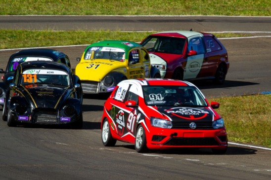 Christian Barlera venceu duas corridas fez dois quartos lugares na categoria MBR 2000 no último fim de semana em Londrina - Foto: Divulgação