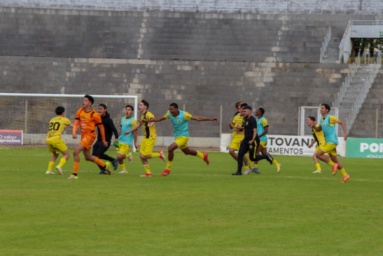 FC Cascavel avança para a final do Campeonato Paranaense Sub-20 após emocionante disputa de pênaltis contra o Coritiba - Foto: Assessoria FC Cascavel avança para a final do Campeonato Paranaense Sub-20 após emocionante disputa de pênaltis contra o Coritiba - Foto: Assessoria