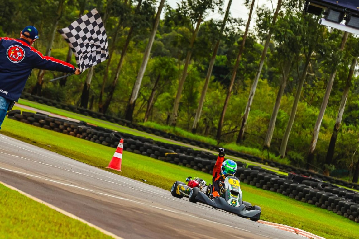 Pedro Perondi conquista mais um título no campeonato de kart. Descubra mais sobre os automóveis que impulsionam sua carreira - Foto: Divulgação Pedro Perondi conquista mais um título no campeonato de kart. Descubra mais sobre os automóveis que impulsionam sua carreira - Foto: Divulgação