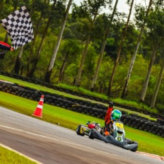 Pedro Perondi conquista mais um título no campeonato de kart. Descubra mais sobre os automóveis que impulsionam sua carreira - Foto: Divulgação 