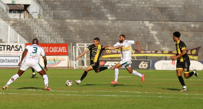 Após garantir a vaga nas oitavas, o FC Cascavel treina a semana inteira para o primeiro jogo dos play-offs - Foto: Assessoria