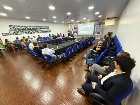 Descubra como o evento em Cascavel aborda as oportunidades do Novo Código Florestal para o agronegócio no Paraná - Foto: Vandré Dubiela