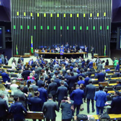 Entenda as principais discussões sobre o Brasil e o aumento da arrecadação, incluindo o impacto do IOF nas finanças pessoais - Foto: Agência Câmara
