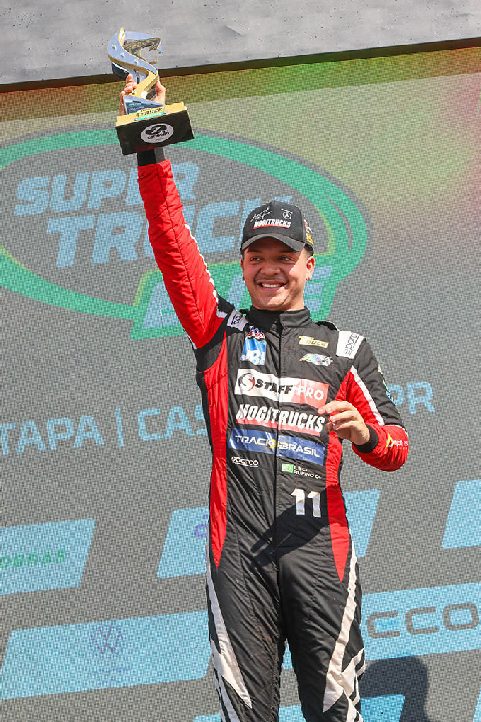 Léo Rufino, de 20 anos, venceu a Corrida 2 da 5ª etapa da Copa Truck domingo, em Cascavel - Foto: Divulgação
