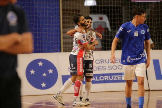 Cascavel Futsal vence Cruzeiro por 7 a 1. Destaque para Lucão com quatro gols e boa colocação na Liga Nacional - Foto: @mgxpress